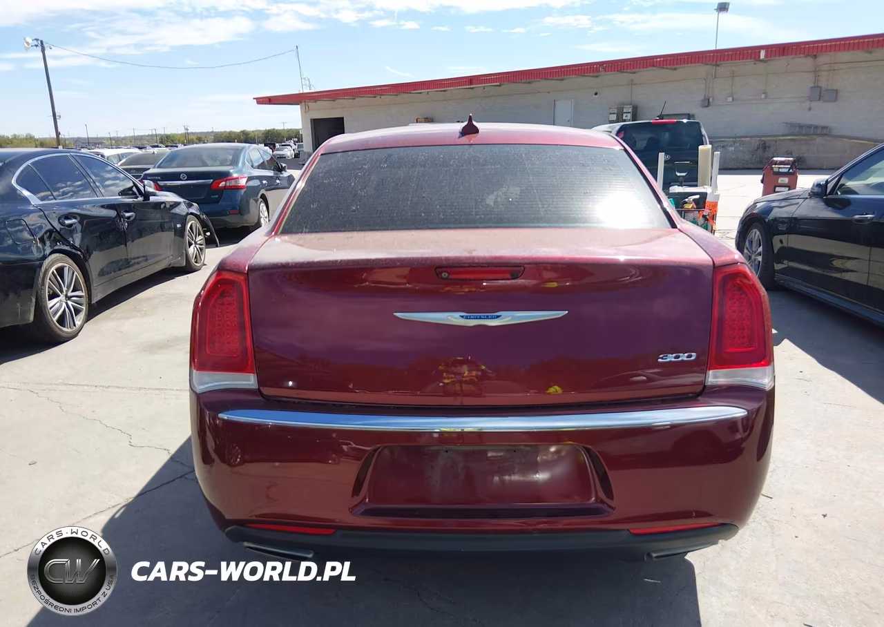 2018 Chrysler 300 Touring VIN:2C3CCAAG7JH292012 - 16