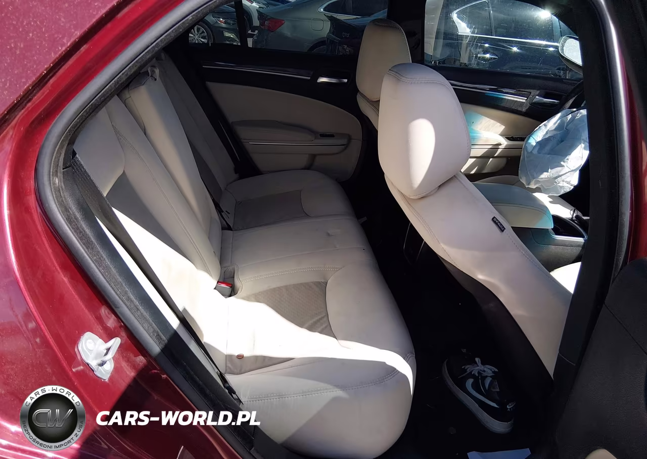 2018 Chrysler 300 Touring VIN:2C3CCAAG7JH292012 - 8