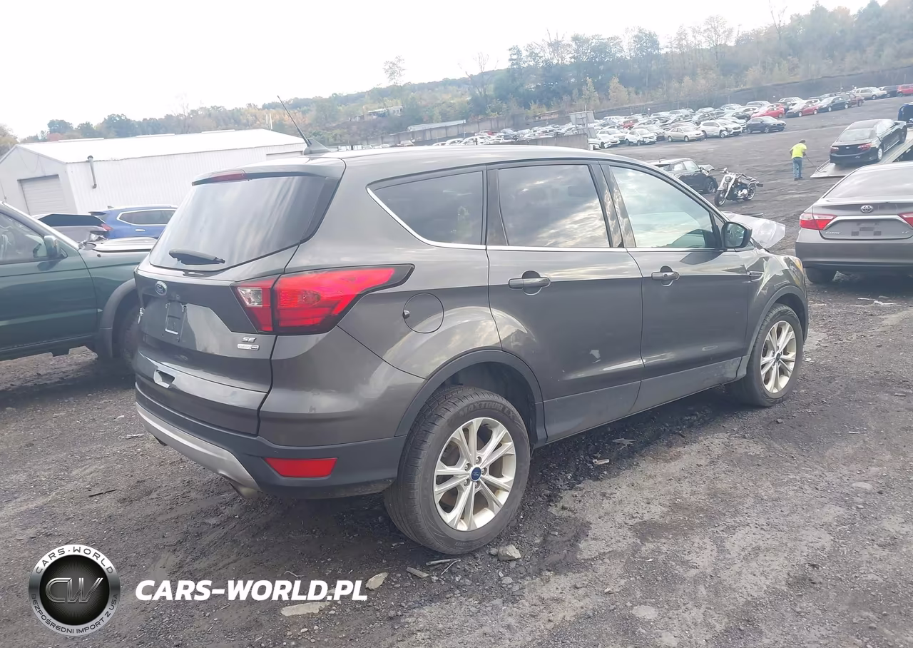 2019 Ford Escape Se VIN:1FMCU9GD7KUC09144 - 4
