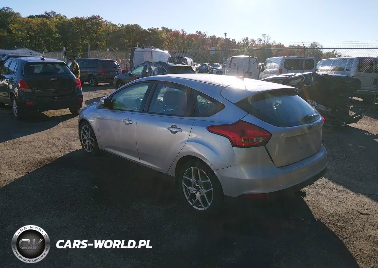 2015 Ford Focus Se VIN:1FADP3K29FL293312 - 3
