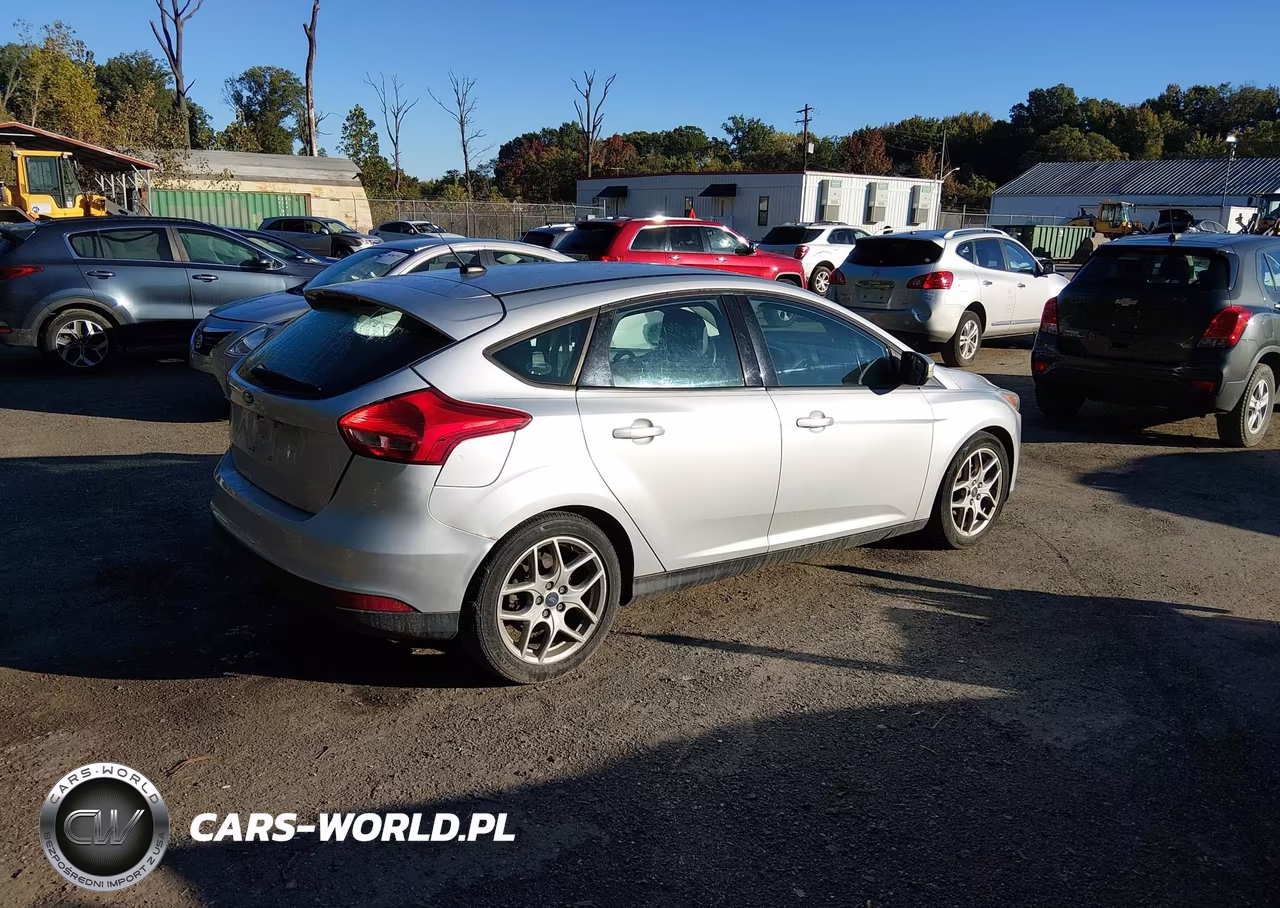 2015 Ford Focus Se VIN:1FADP3K29FL293312 - 4