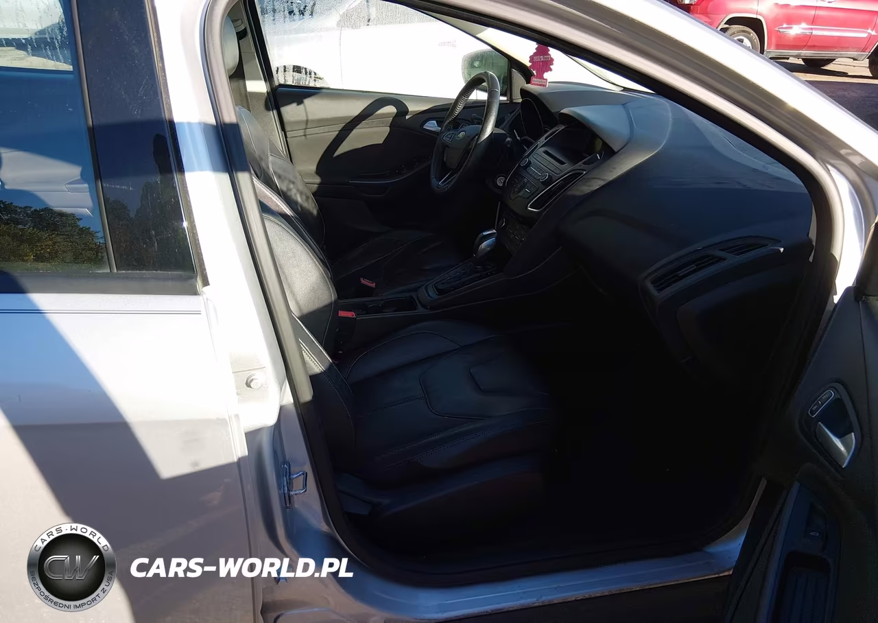 2015 Ford Focus Se VIN:1FADP3K29FL293312 - 5