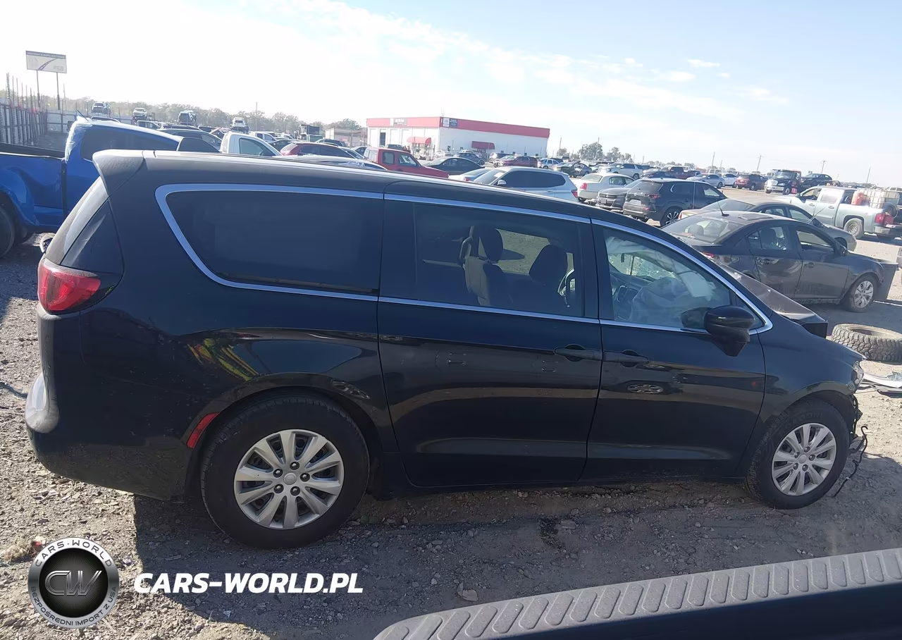 2020 Chrysler Voyager L VIN:2C4RC1AG0LR105101 - 13
