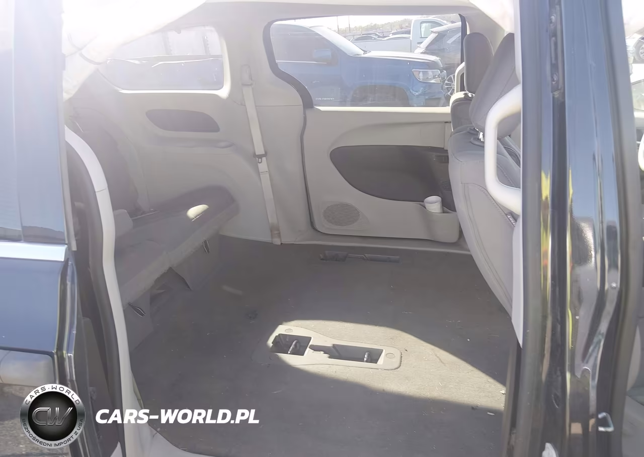 2020 Chrysler Voyager L VIN:2C4RC1AG0LR105101 - 8