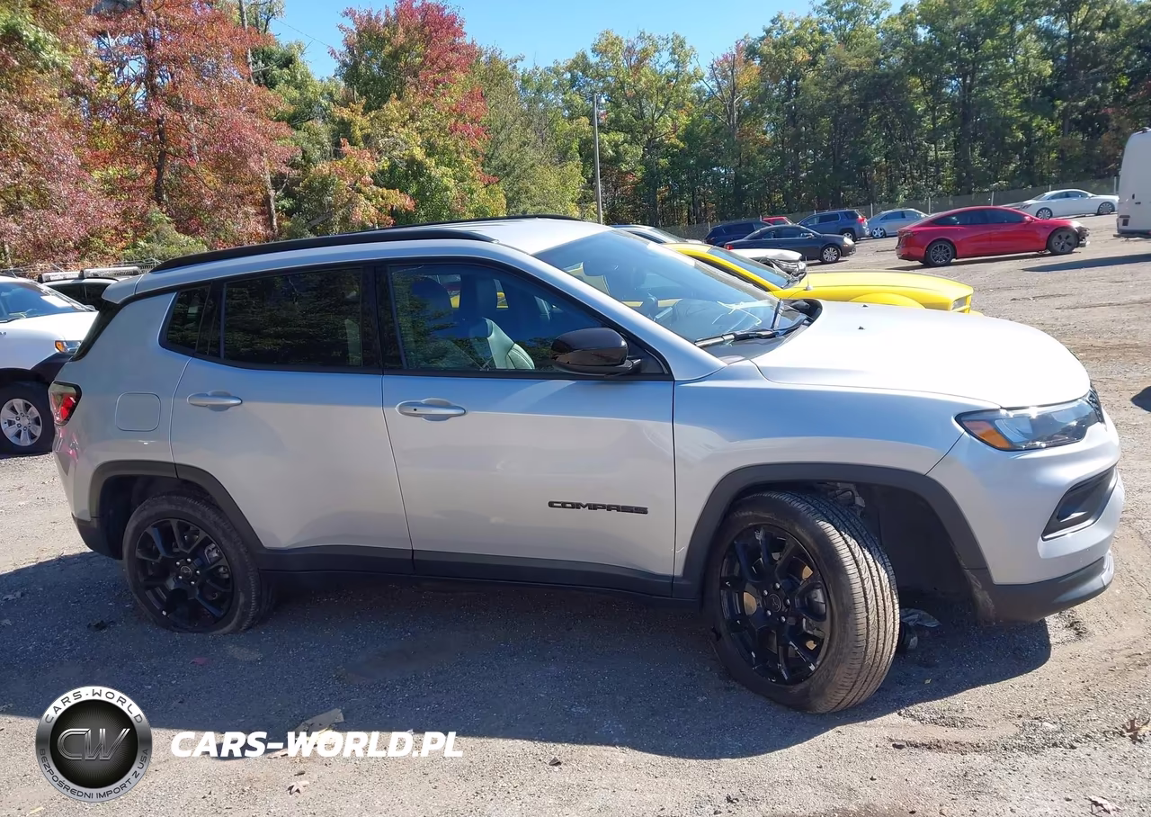 2025 Jeep Compass Latitude 4X4 VIN:3C4NJDBN3ST617630 - 13