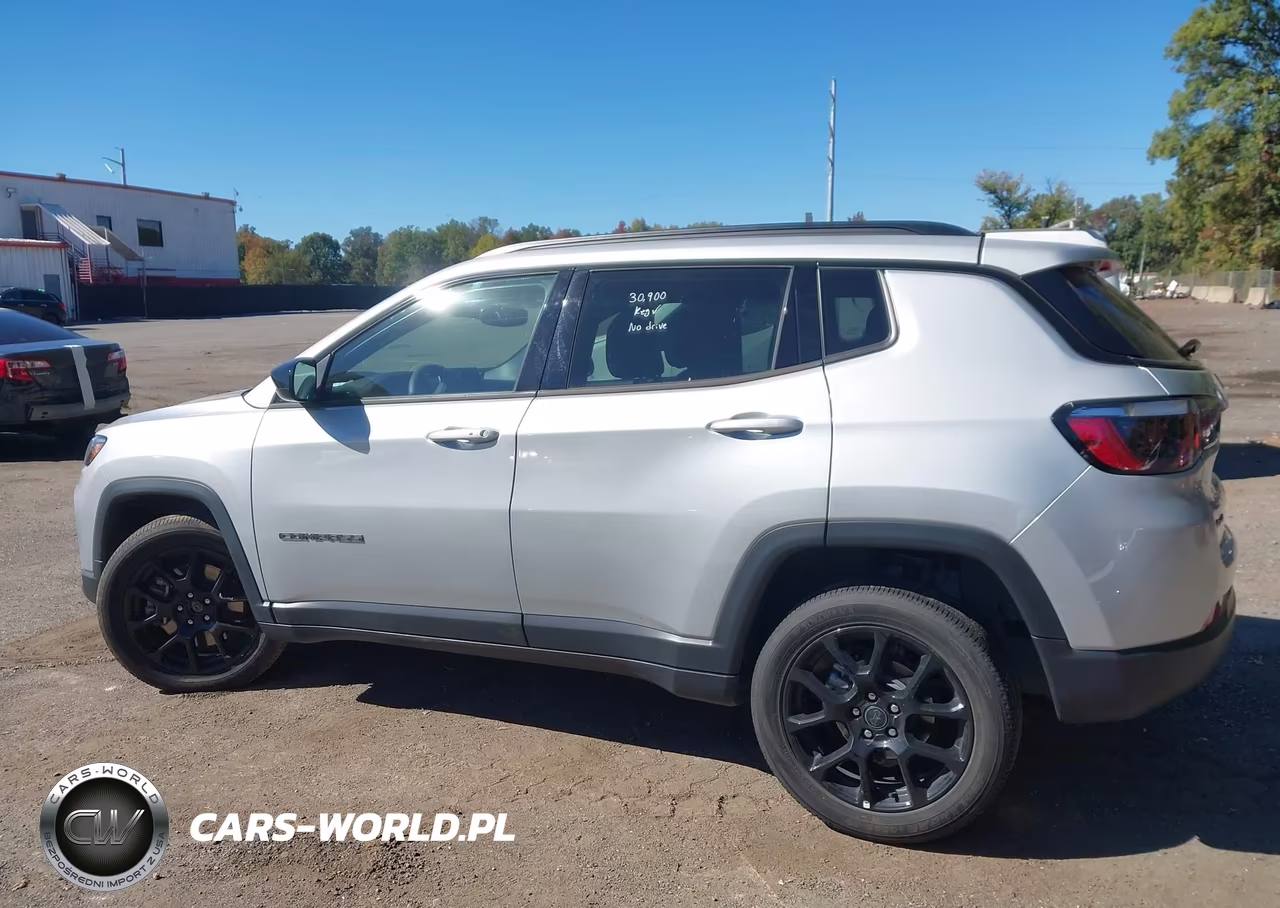 2025 Jeep Compass Latitude 4X4 VIN:3C4NJDBN3ST617630 - 14