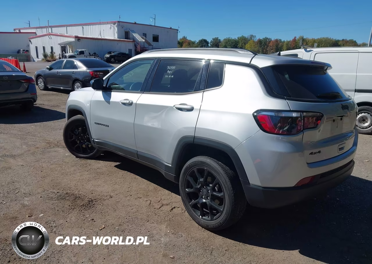 2025 Jeep Compass Latitude 4X4 VIN:3C4NJDBN3ST617630 - 3