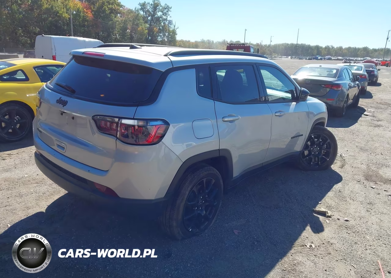 2025 Jeep Compass Latitude 4X4 VIN:3C4NJDBN3ST617630 - 4