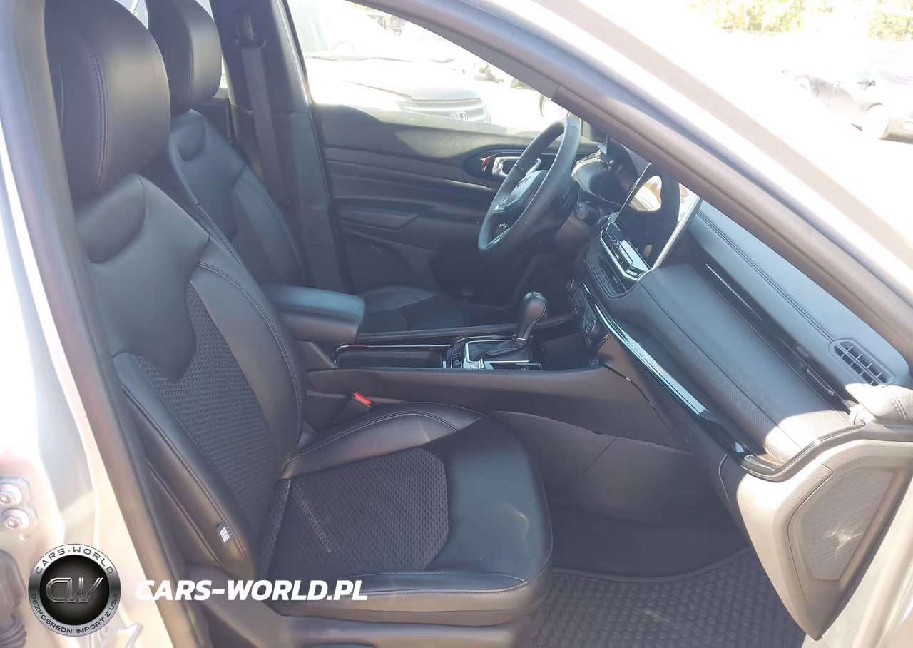 2025 Jeep Compass Latitude 4X4 VIN:3C4NJDBN3ST617630 - 5