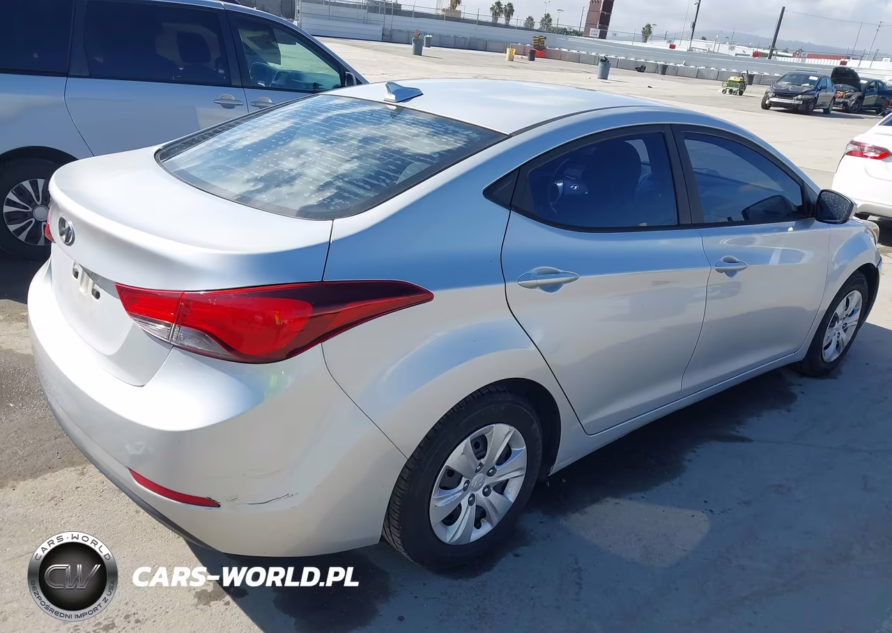 2016 Hyundai Elantra Se VIN:5NPDH4AE4GH752437 - 4