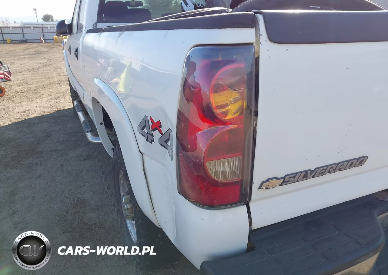 2004 Chevrolet Silverado 2500Hd Ls VIN:1GCHK23U54F206683 - 17
