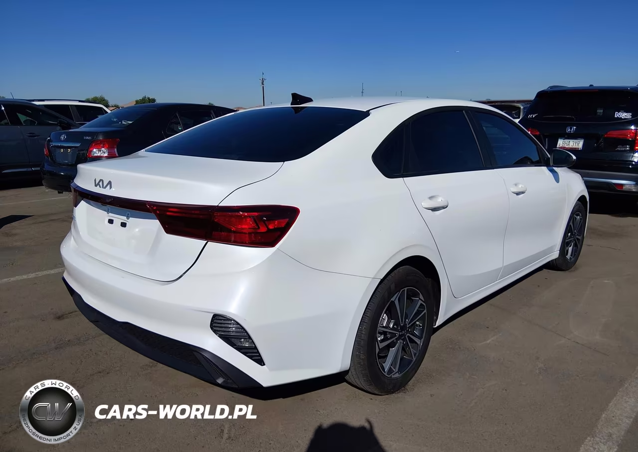 2024 Kia Forte Lxs VIN:3KPF24AD4RE731676 - 4