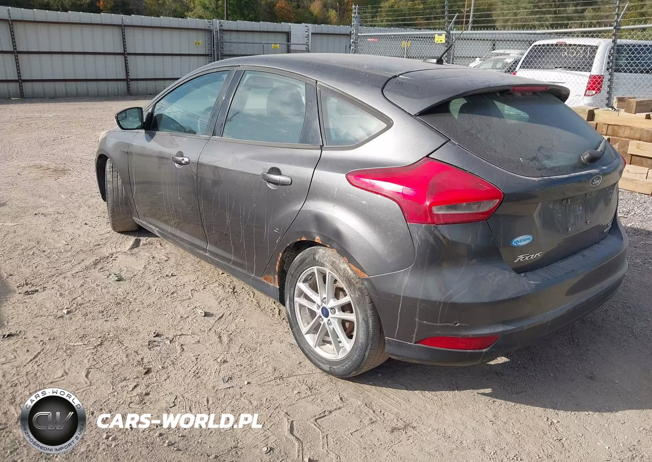 2015 Ford Focus Se VIN:1FADP3K27FL203297 - 3