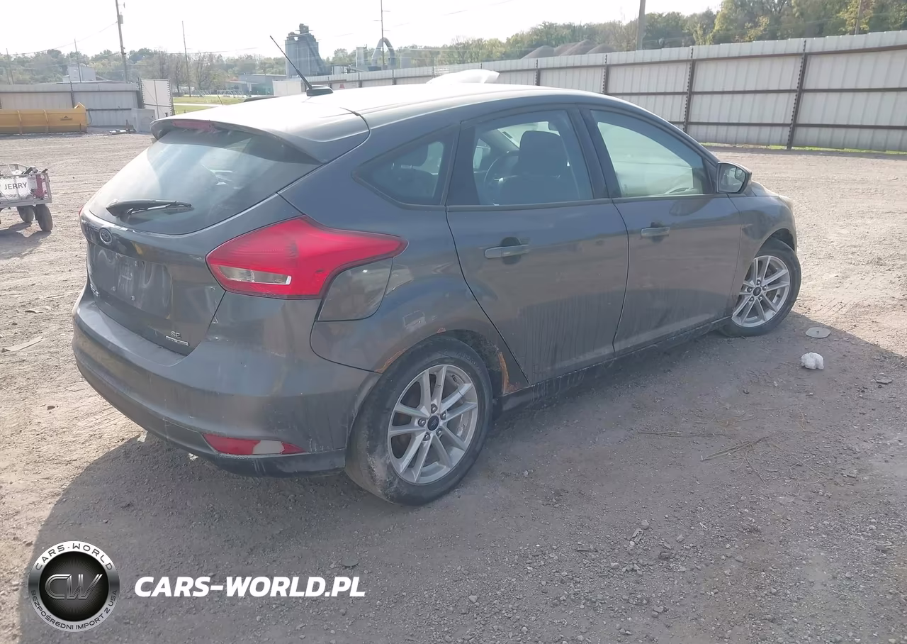2015 Ford Focus Se VIN:1FADP3K27FL203297 - 4