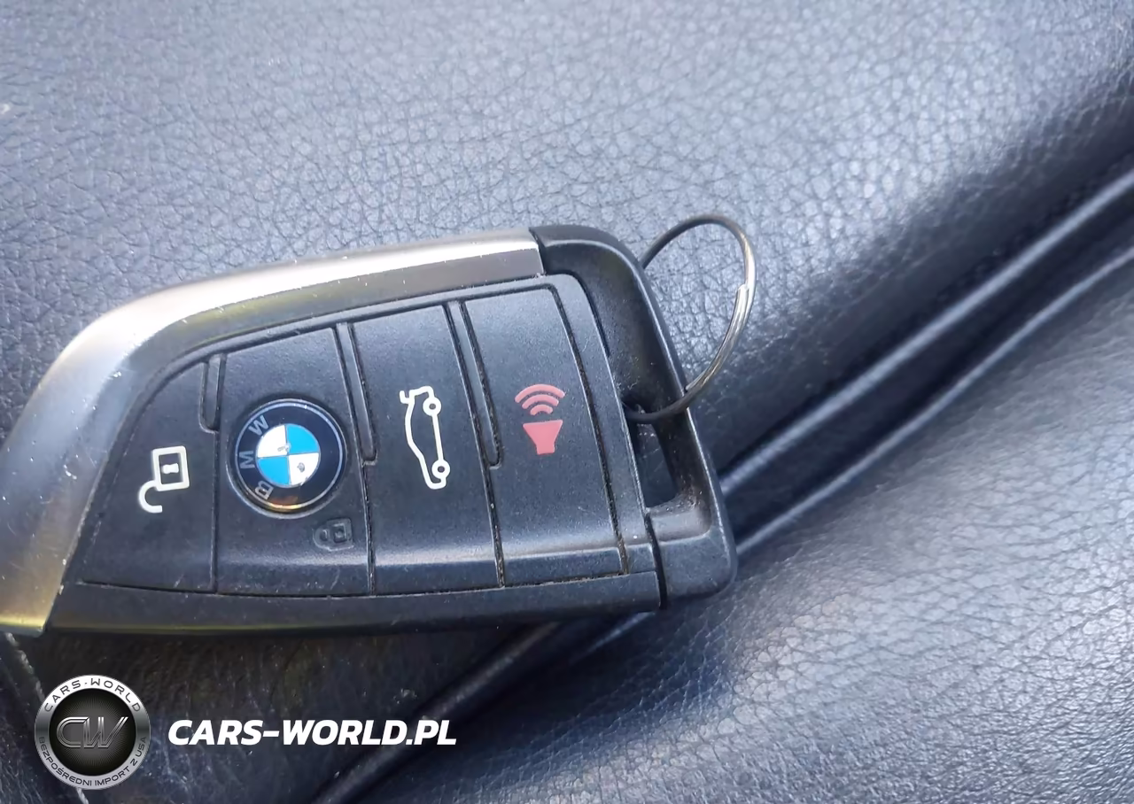 2018 BMW X2 xDrive28I VIN:WBXYJ5C3XJEF69421 - 11