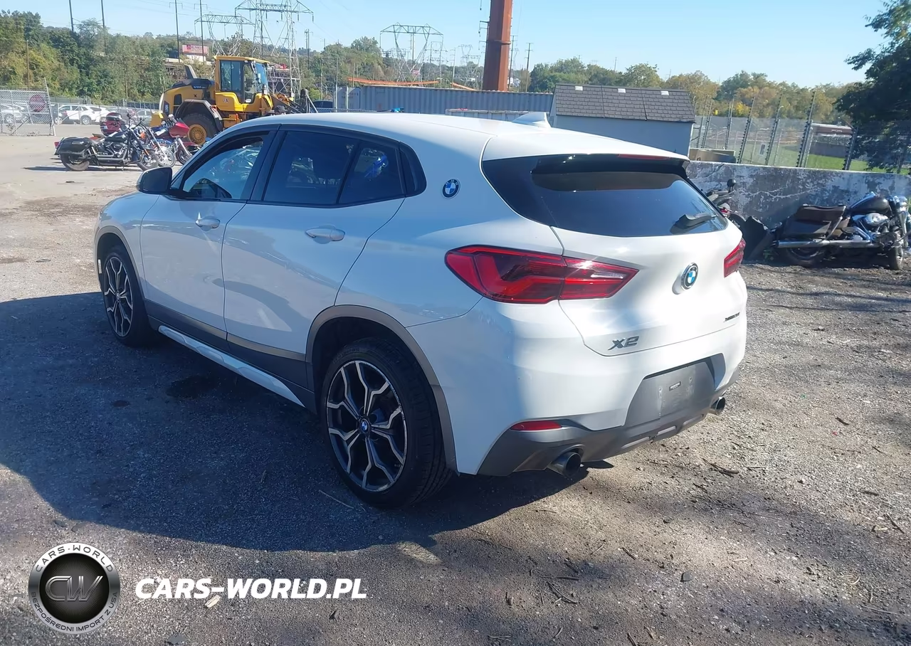 2018 BMW X2 xDrive28I VIN:WBXYJ5C3XJEF69421 - 3