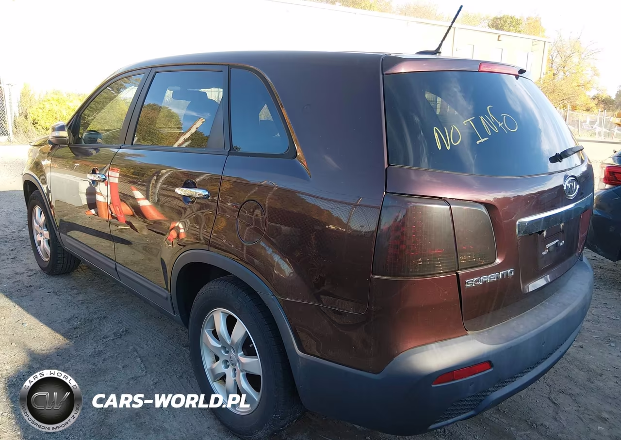 2013 Kia Sorrento VIN:5XYKT3A11DG392592 - 3