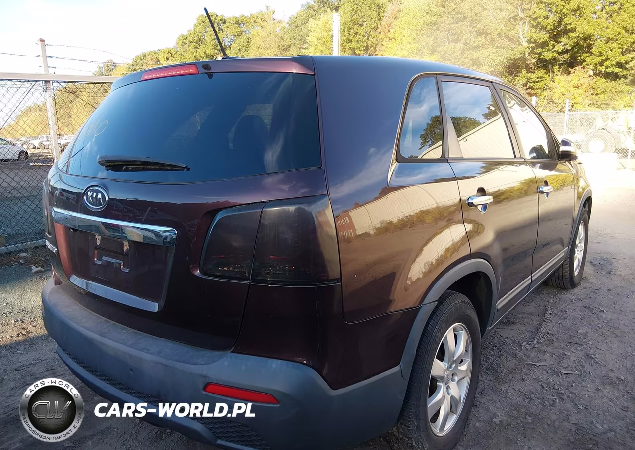 2013 Kia Sorrento VIN:5XYKT3A11DG392592 - 4