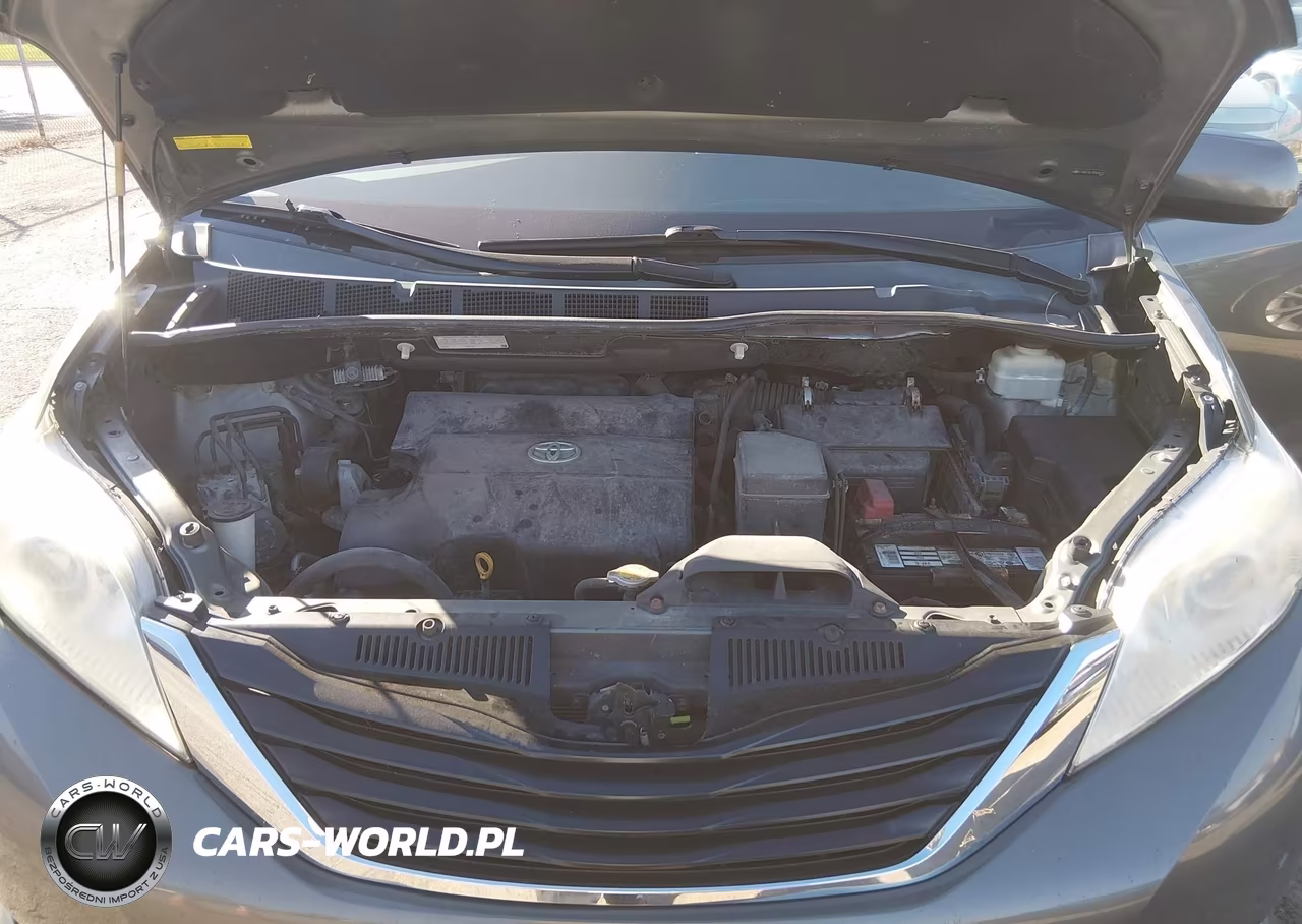 2011 Toyota Sienna Le V6 VIN:5TDKK3DC7BS006337 - 10