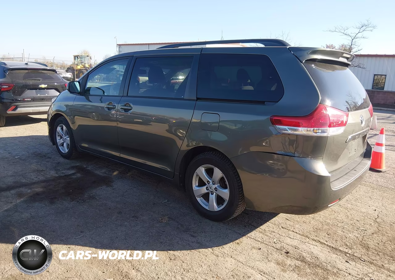 2011 Toyota Sienna Le V6 VIN:5TDKK3DC7BS006337 - 3