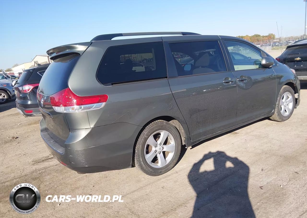 2011 Toyota Sienna Le V6 VIN:5TDKK3DC7BS006337 - 4