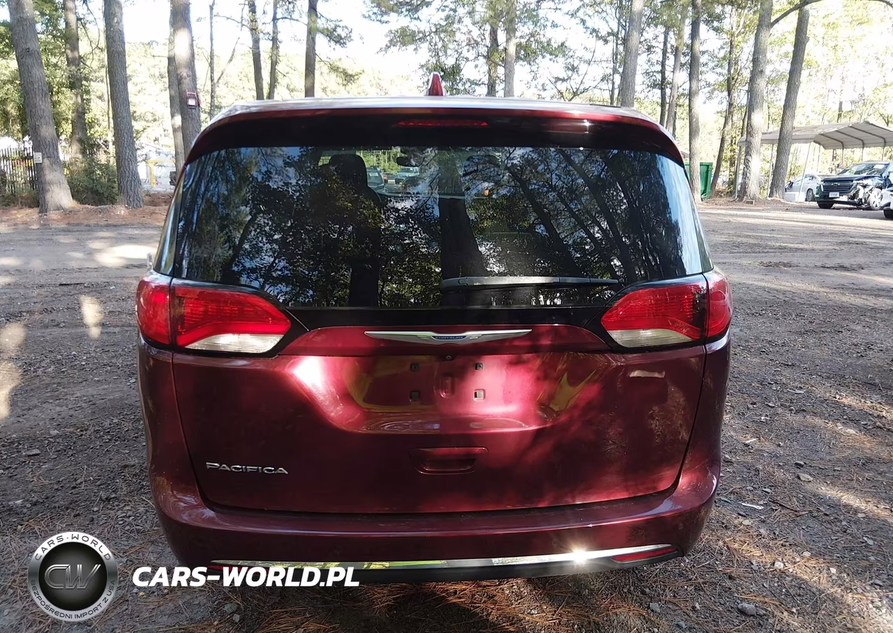 2018 Chrysler Pacifica Touring Plus VIN:2C4RC1FG3JR187282 - 16