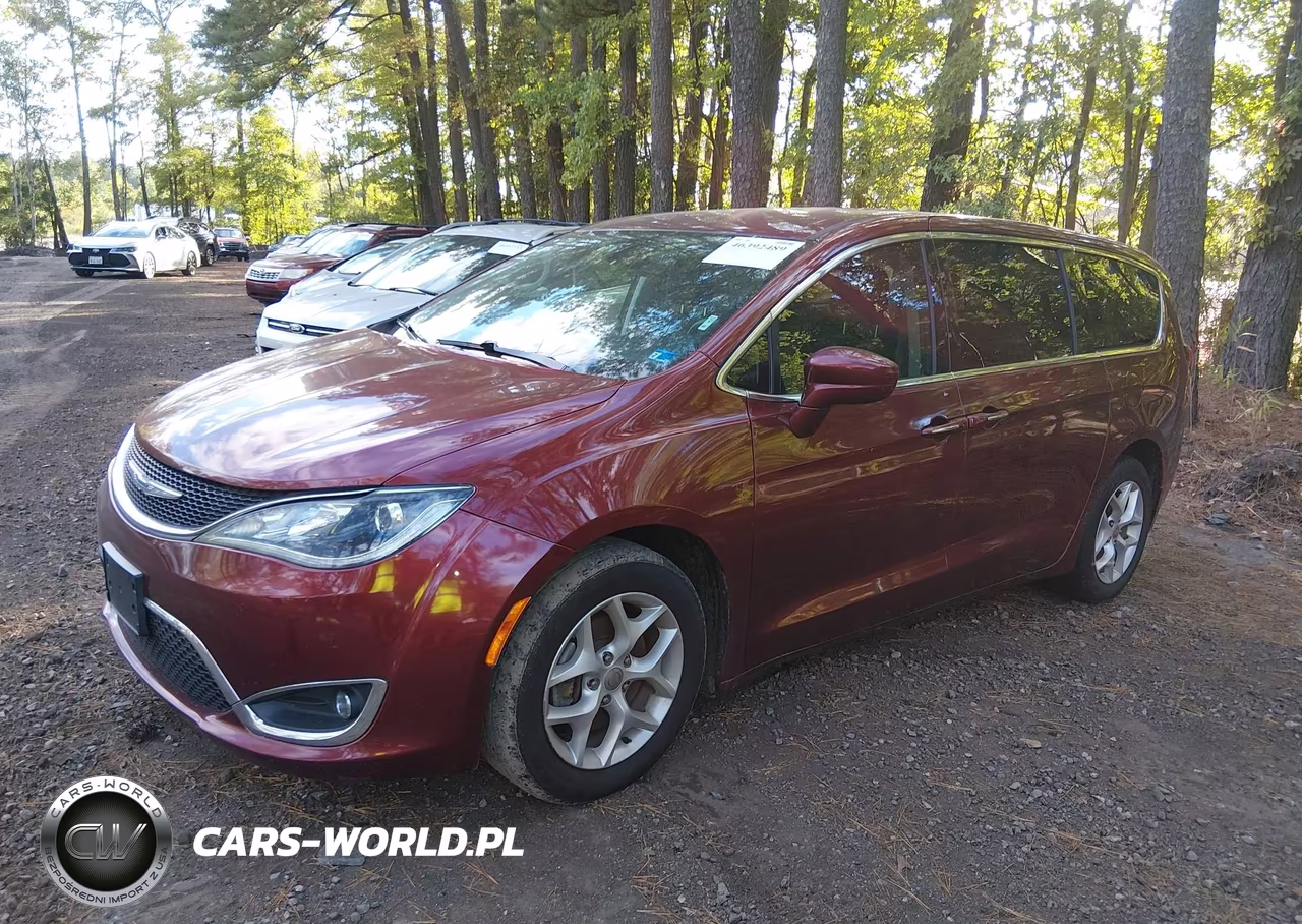2018 Chrysler Pacifica Touring Plus VIN:2C4RC1FG3JR187282 - 2