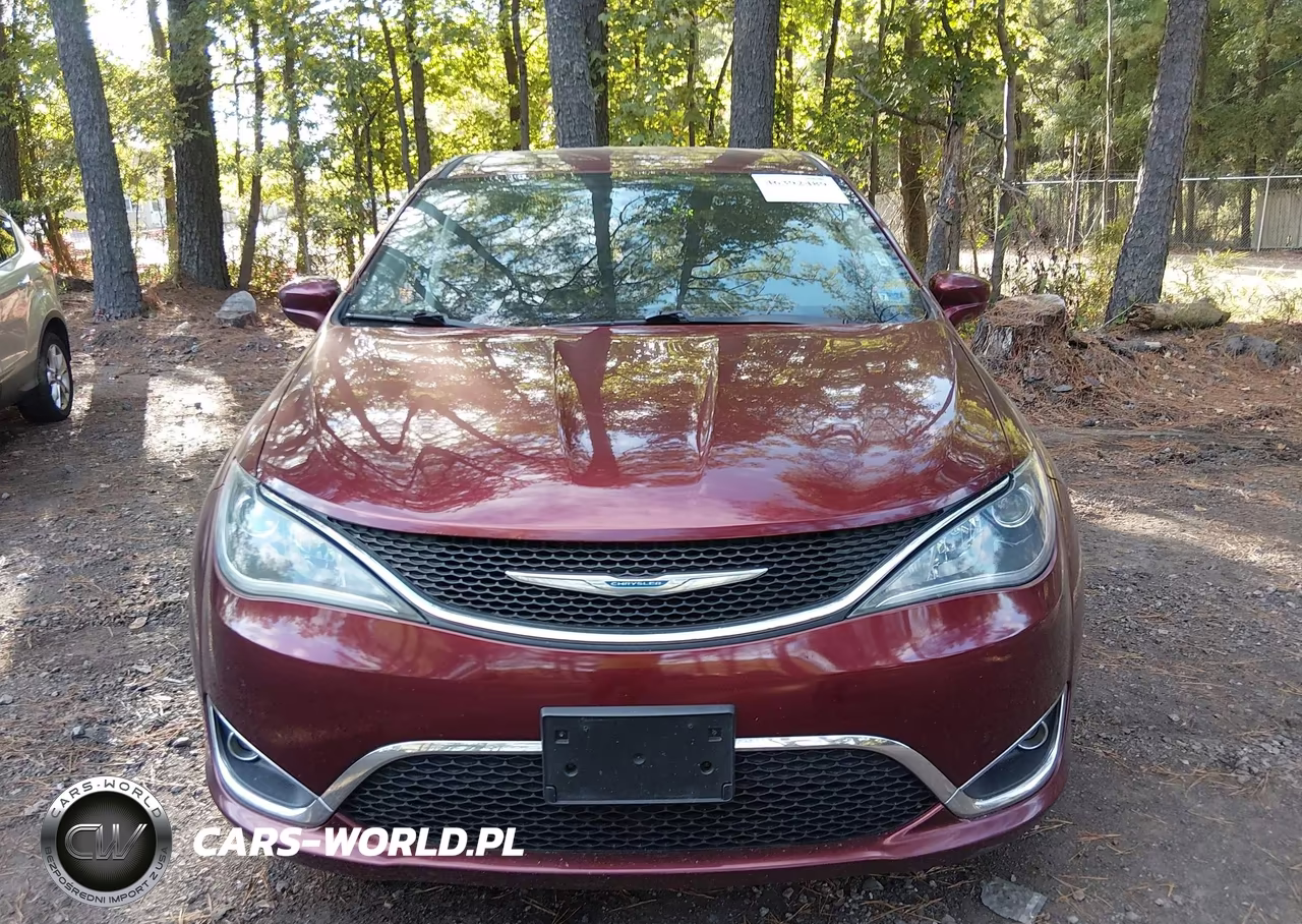 2018 Chrysler Pacifica Touring Plus VIN:2C4RC1FG3JR187282 - 6