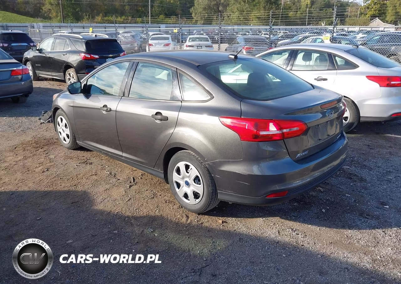 2015 Ford Focus S VIN:1FADP3E21FL357337 - 3