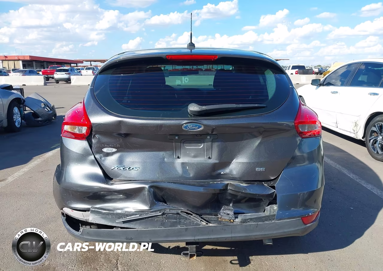2018 Ford Focus Se VIN:1FADP3K21JL244789 - 16