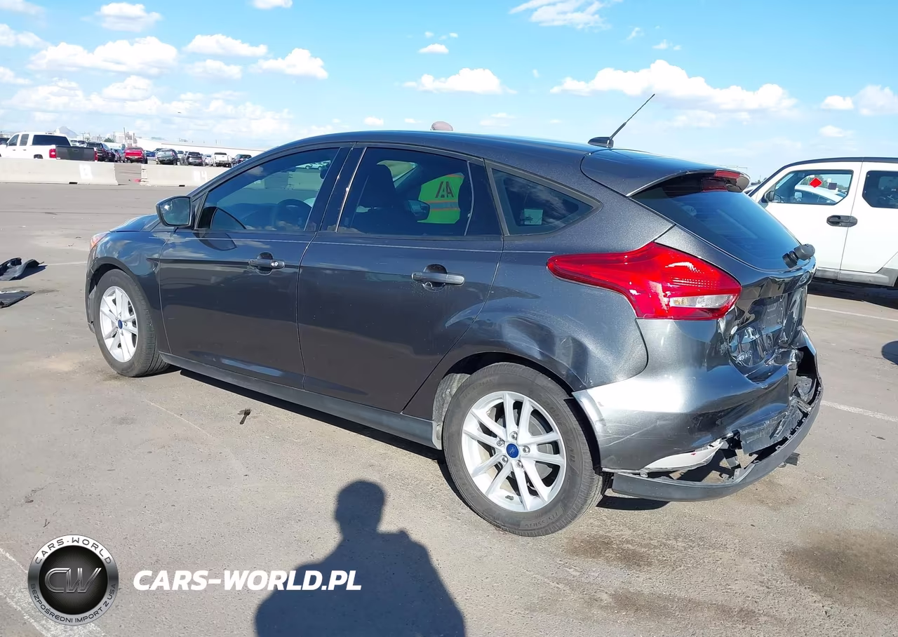 2018 Ford Focus Se VIN:1FADP3K21JL244789 - 3