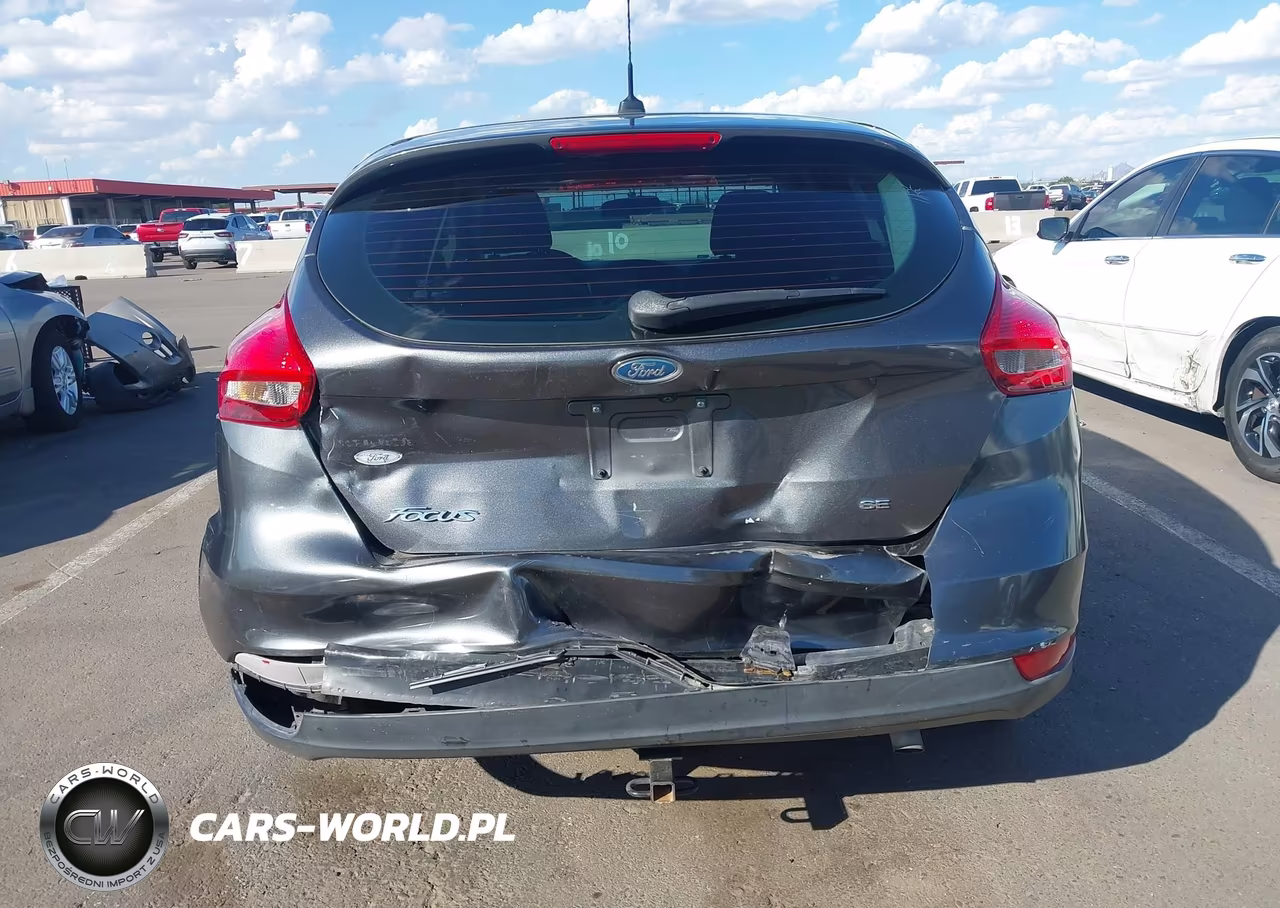 2018 Ford Focus Se VIN:1FADP3K21JL244789 - 6