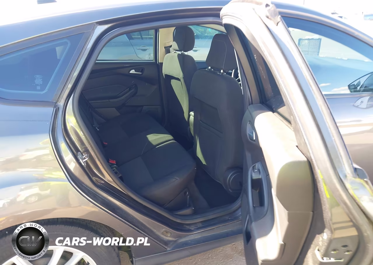 2018 Ford Focus Se VIN:1FADP3K21JL244789 - 8