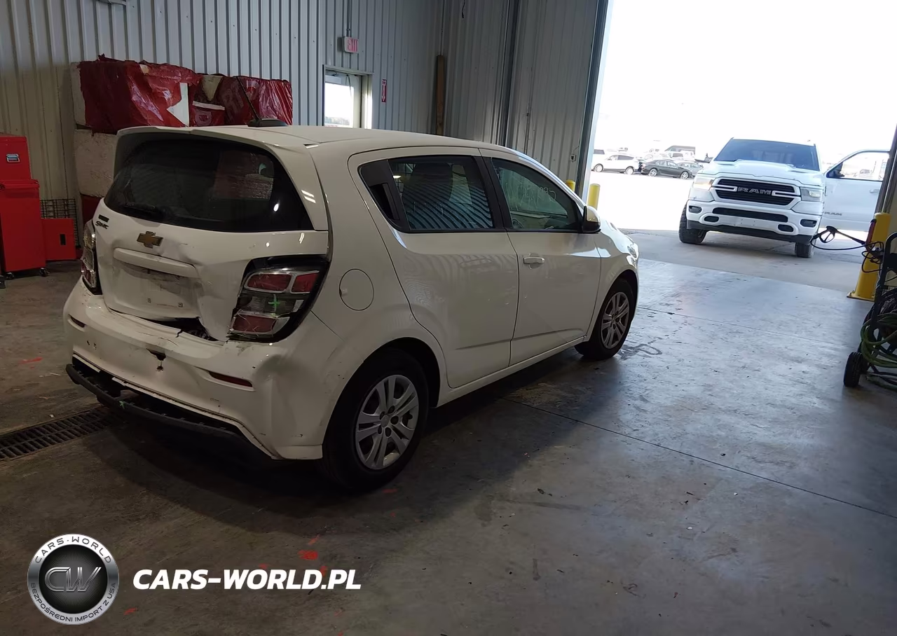 2019 Chevrolet Sonic Lt Auto VIN:1G1JG6SB7K4144442 - 4