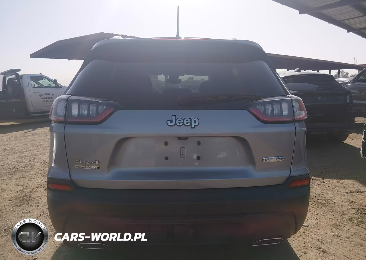 2019 Jeep Cherokee Latitude Plus 4X4 VIN:1C4PJMLX6KD351681 - 16
