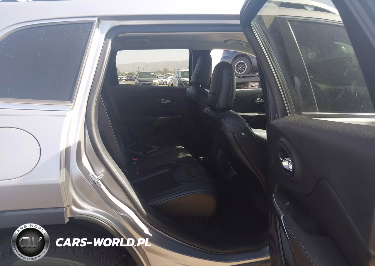 2019 Jeep Cherokee Latitude Plus 4X4 VIN:1C4PJMLX6KD351681 - 8