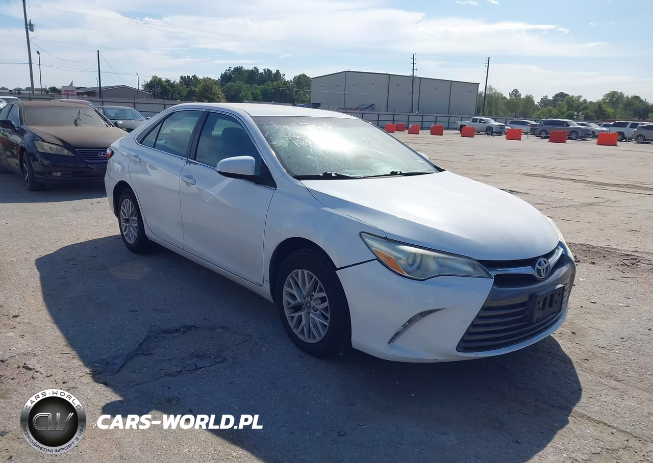 2016 Toyota Camry Le – zdjęcie 1 z 18