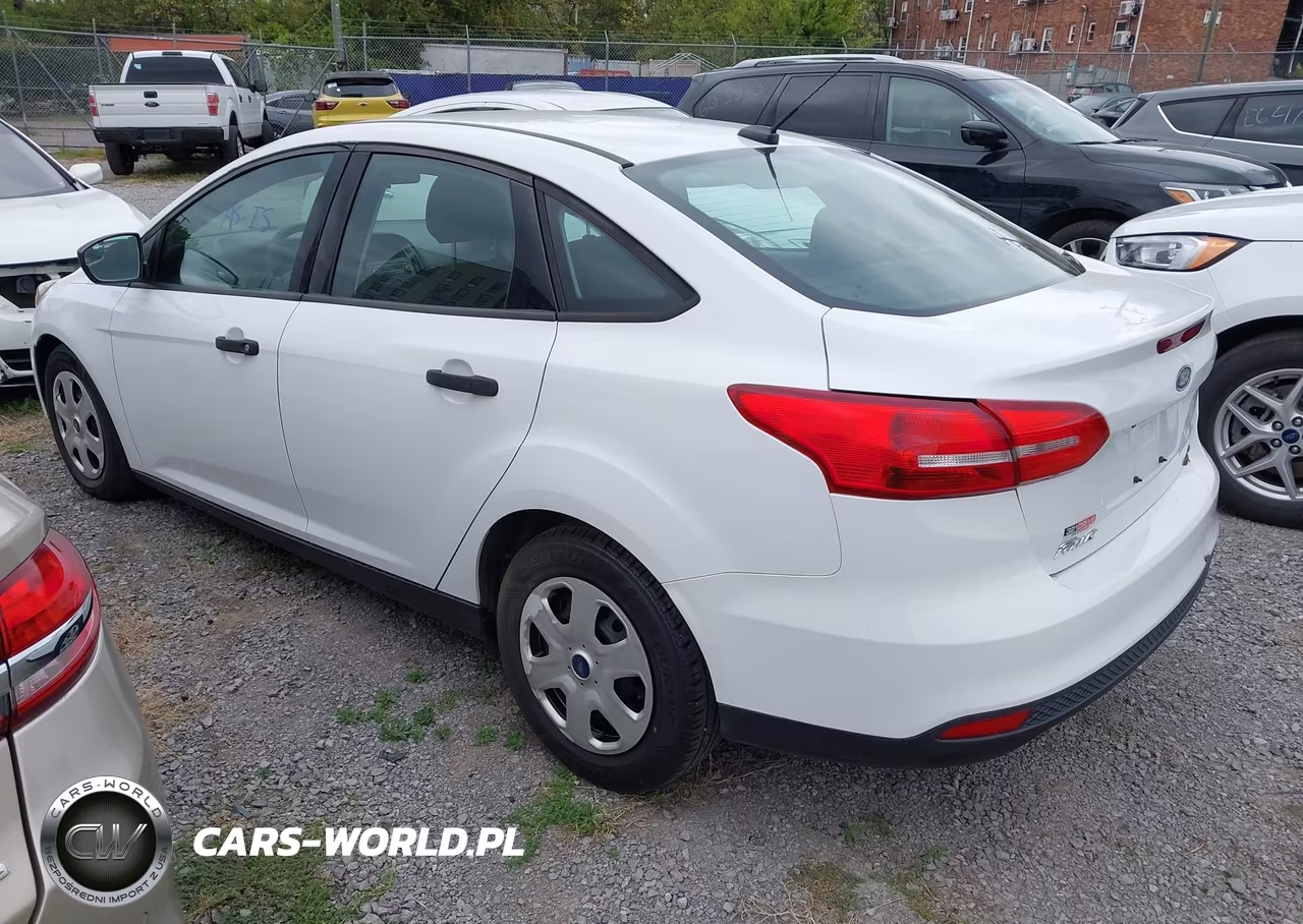 2018 Ford Focus S VIN:1FADP3E23JL203396 - 3