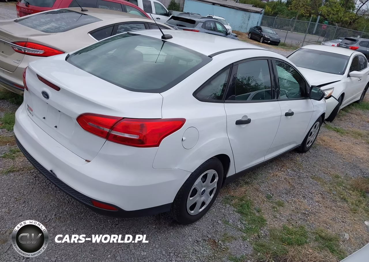 2018 Ford Focus S VIN:1FADP3E23JL203396 - 4