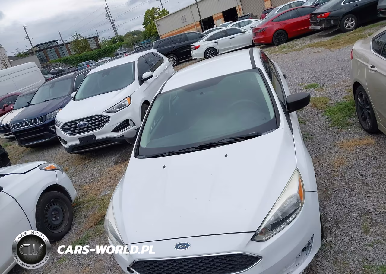 2018 Ford Focus S VIN:1FADP3E23JL203396 - 6