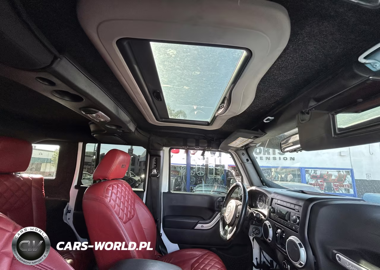 2015 Jeep Wrangler Unlimited Sahara VIN:1C4BJWEG3FL758145 - 14