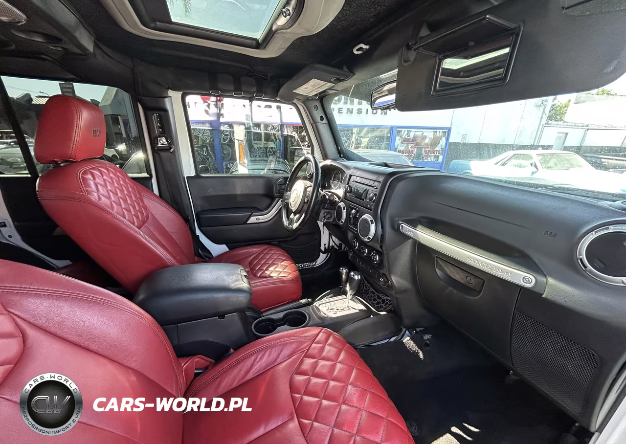 2015 Jeep Wrangler Unlimited Sahara VIN:1C4BJWEG3FL758145 - 16