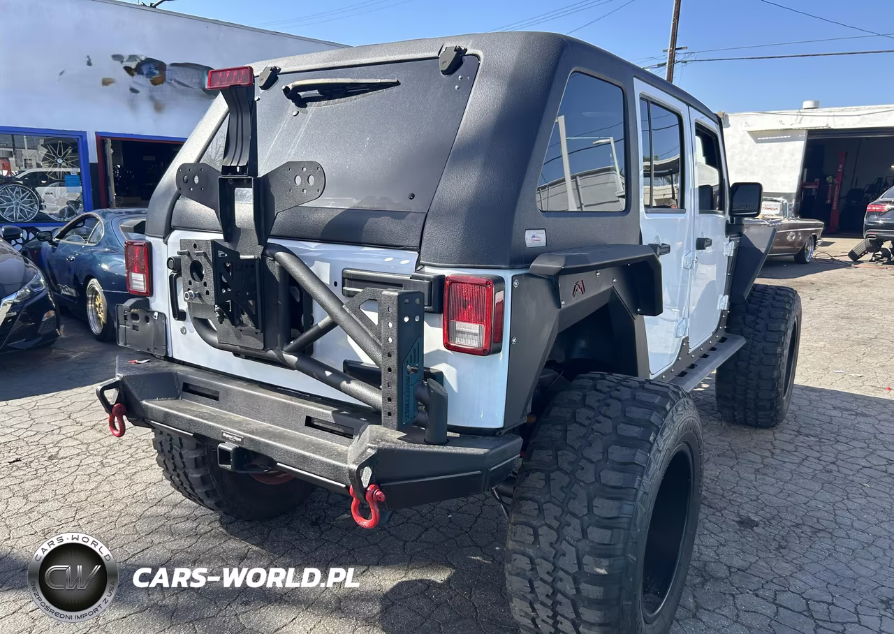 2015 Jeep Wrangler Unlimited Sahara VIN:1C4BJWEG3FL758145 - 4