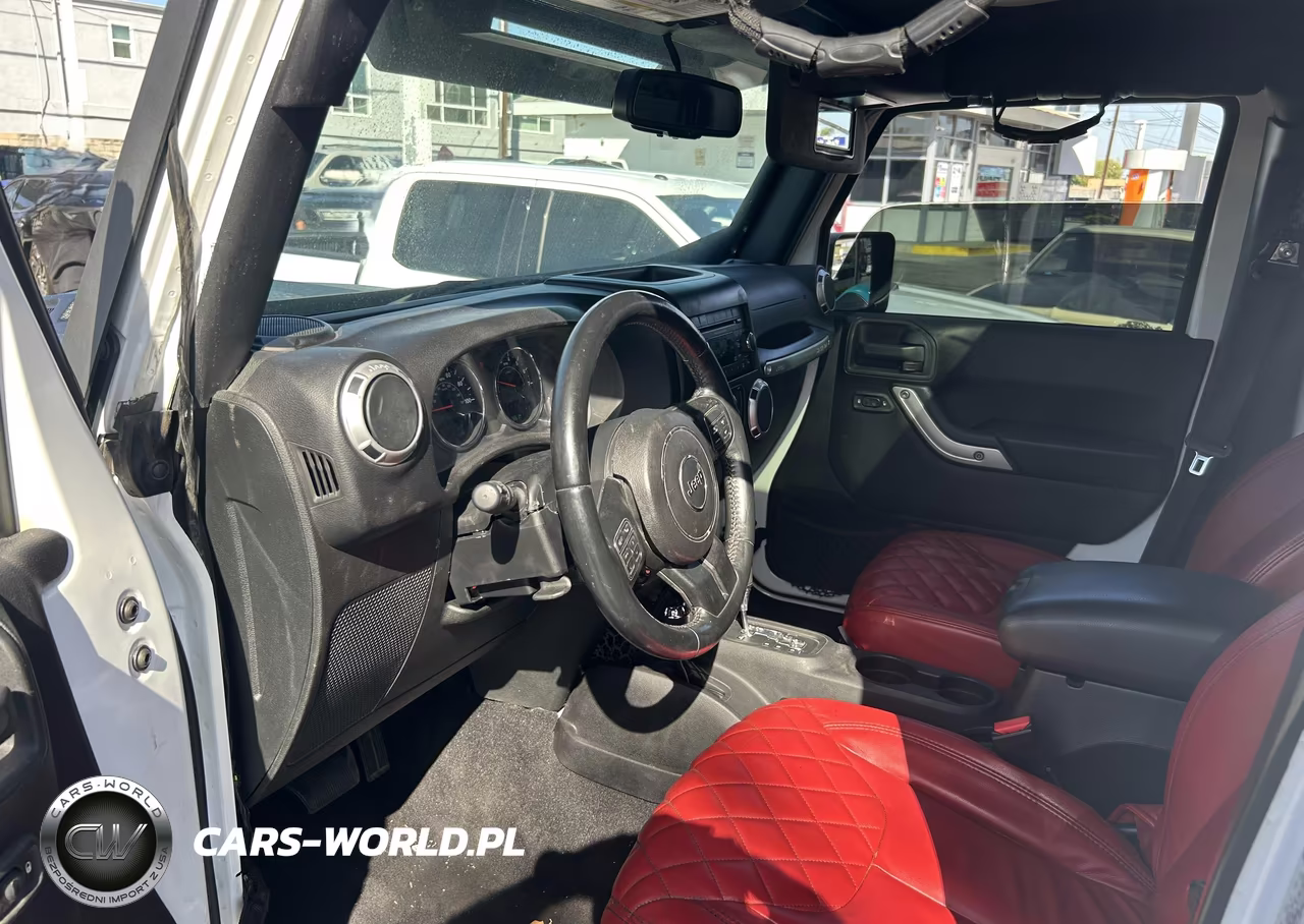 2015 Jeep Wrangler Unlimited Sahara VIN:1C4BJWEG3FL758145 - 5
