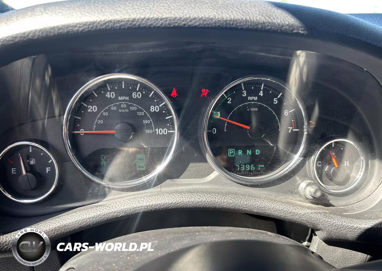 2015 Jeep Wrangler Unlimited Sahara VIN:1C4BJWEG3FL758145 - 7