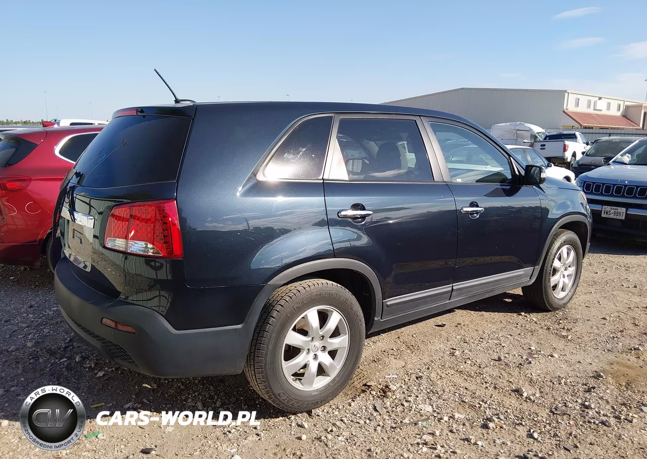 2013 Kia Sorento Lx VIN:5XYKT3A15DG390022 - 4