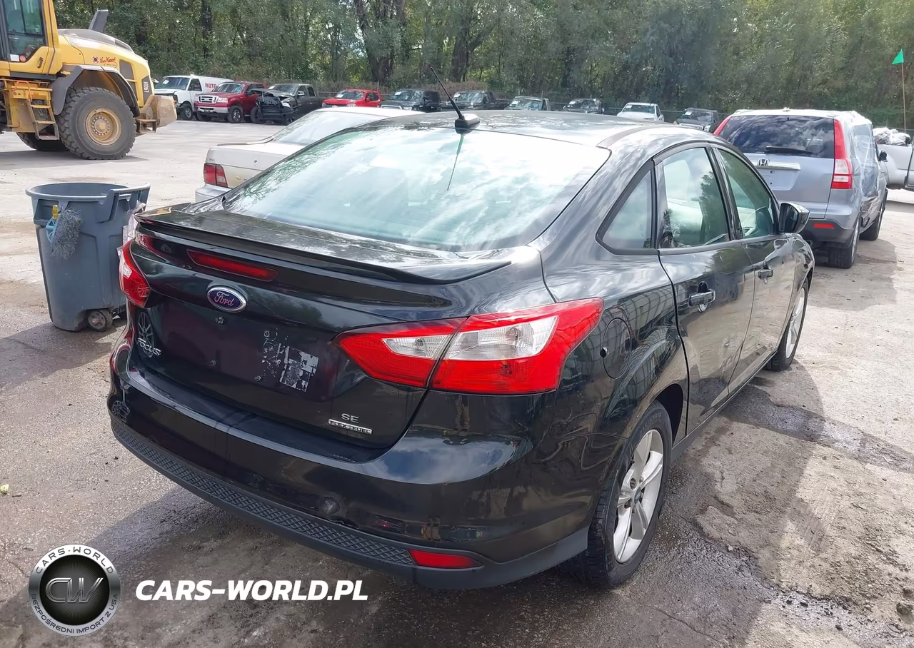 2012 Ford Focus Se VIN:1FAHP3F22CL455028 - 4