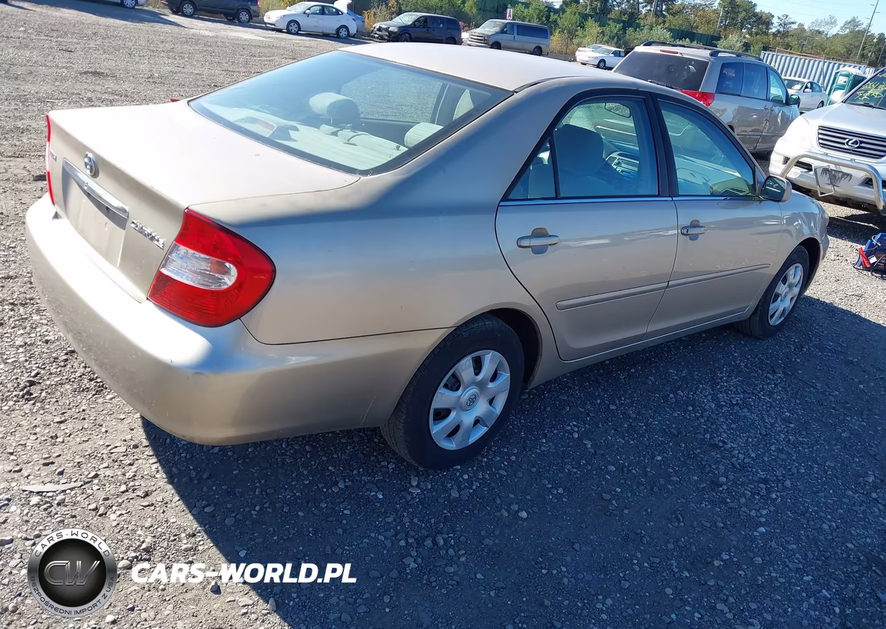 2002 Toyota Camry Le VIN:4T1BE32K02U020508 - 4
