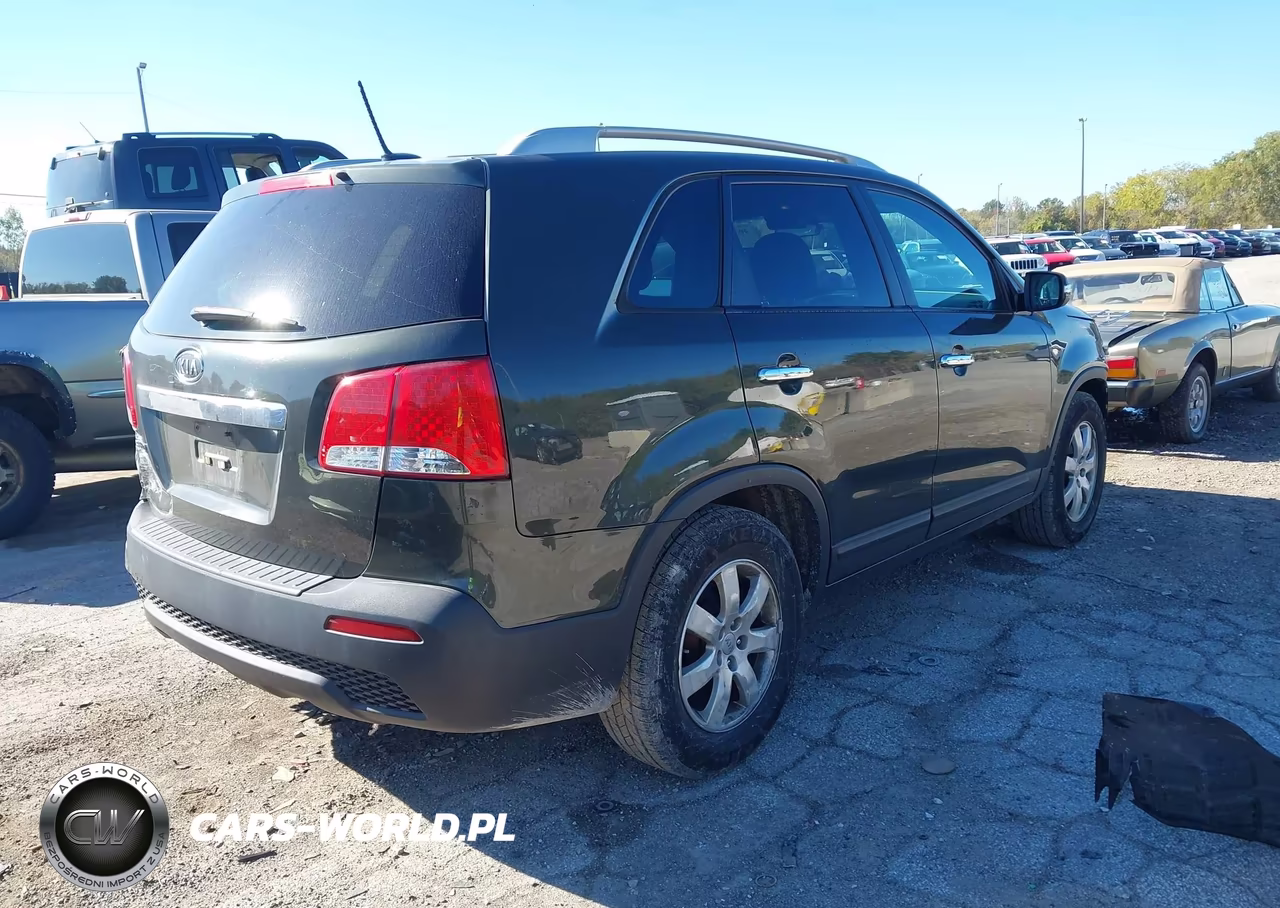 2012 Kia Sorento Lx V6 VIN:5XYKT3A20CG246109 - 4