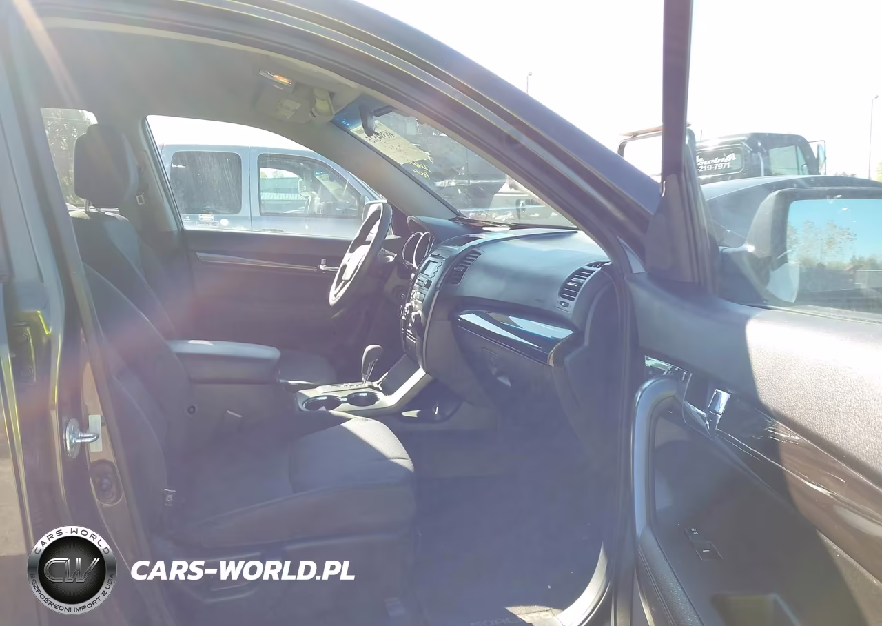 2012 Kia Sorento Lx V6 VIN:5XYKT3A20CG246109 - 5
